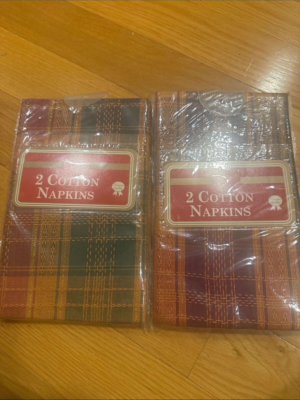 NWT Sultan’s Linens 2 packages of 2 fall color cotton napkins .